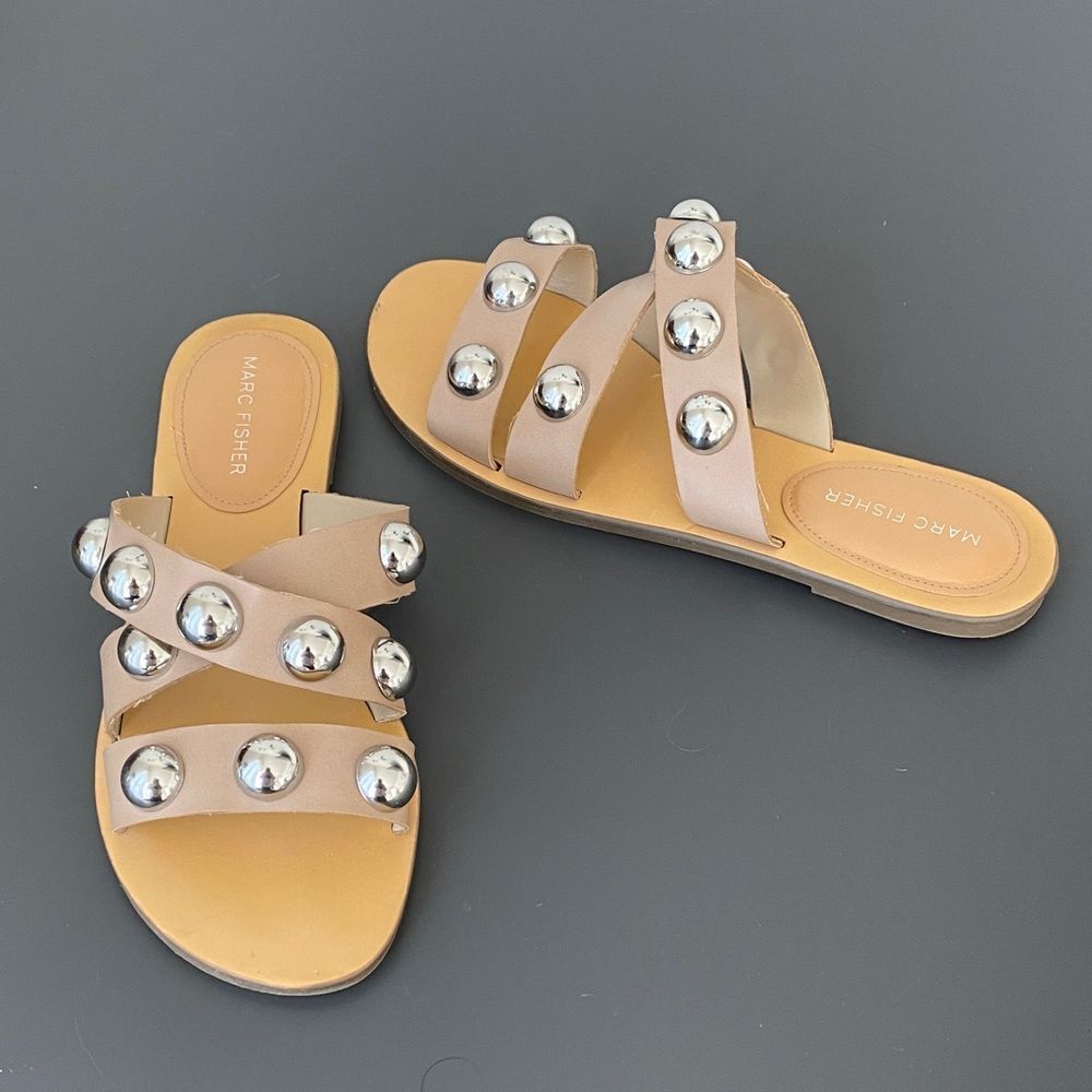 Marc Fisher Beige Sandals with Silver Bubble Accents Sz 7.5 Chic Vacation Beach
